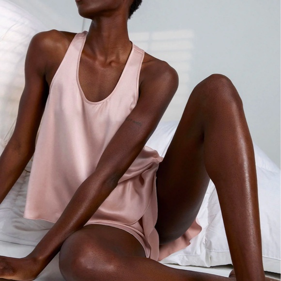 LUNYA BNWT Silk Tulip Back Short Set in Delicate Pink Size S - Picture 4 of 6